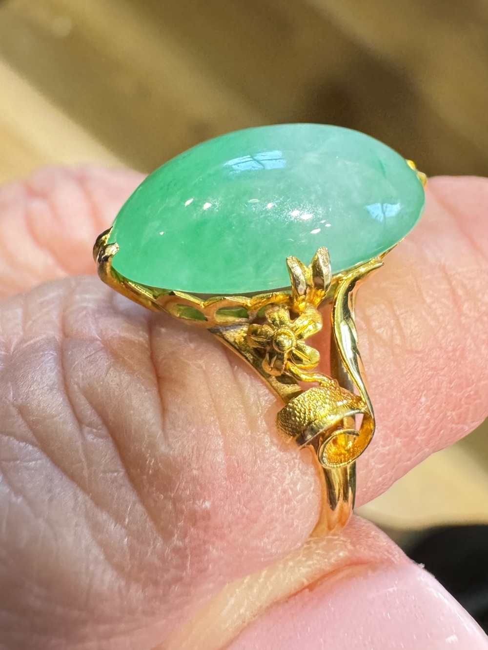 Vintage 14K Yellow Gold Oval Jadeite Jade Cabochon Ring